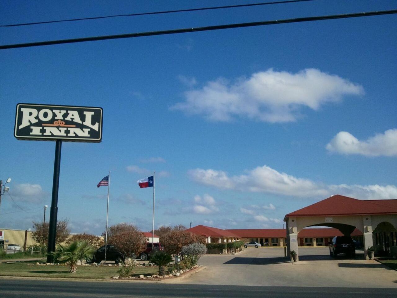 Royal Inn Pearsall 外观 照片