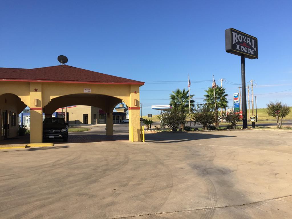 Royal Inn Pearsall 外观 照片