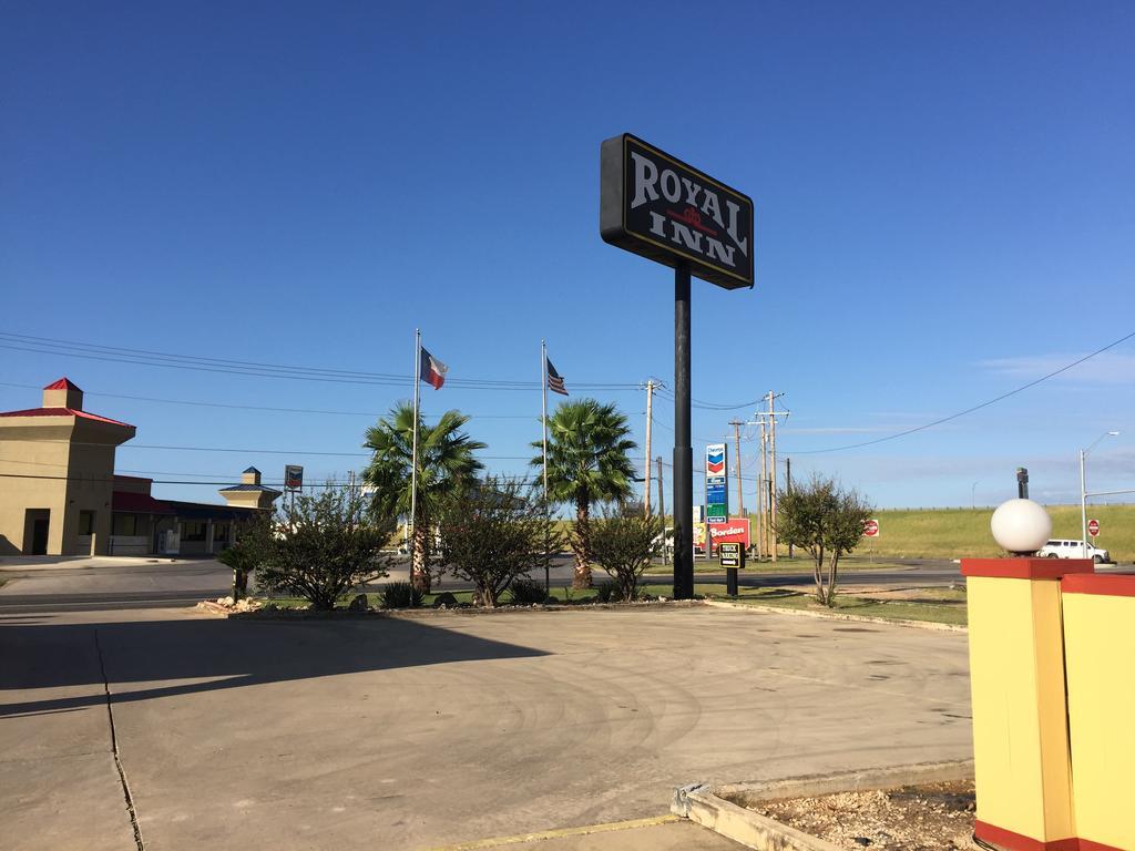 Royal Inn Pearsall 外观 照片