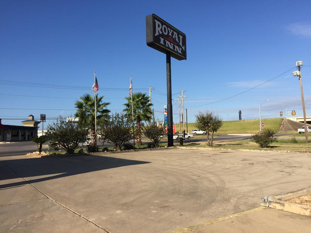Royal Inn Pearsall 外观 照片