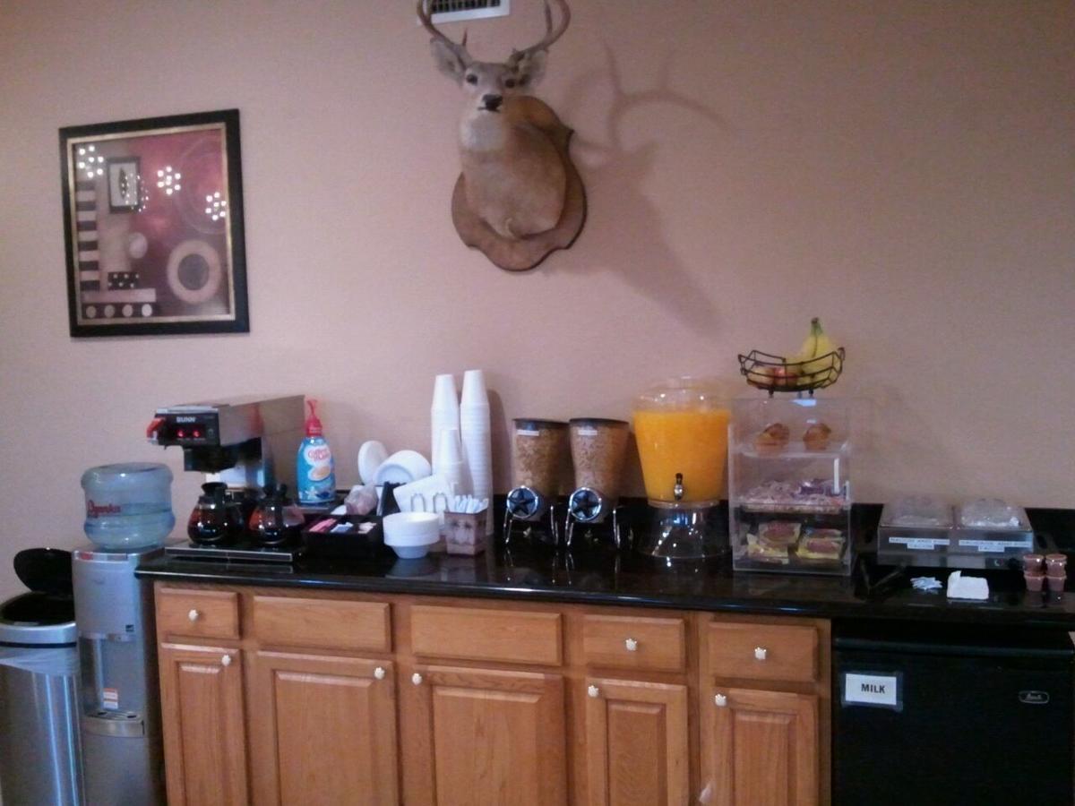 Royal Inn Pearsall 外观 照片