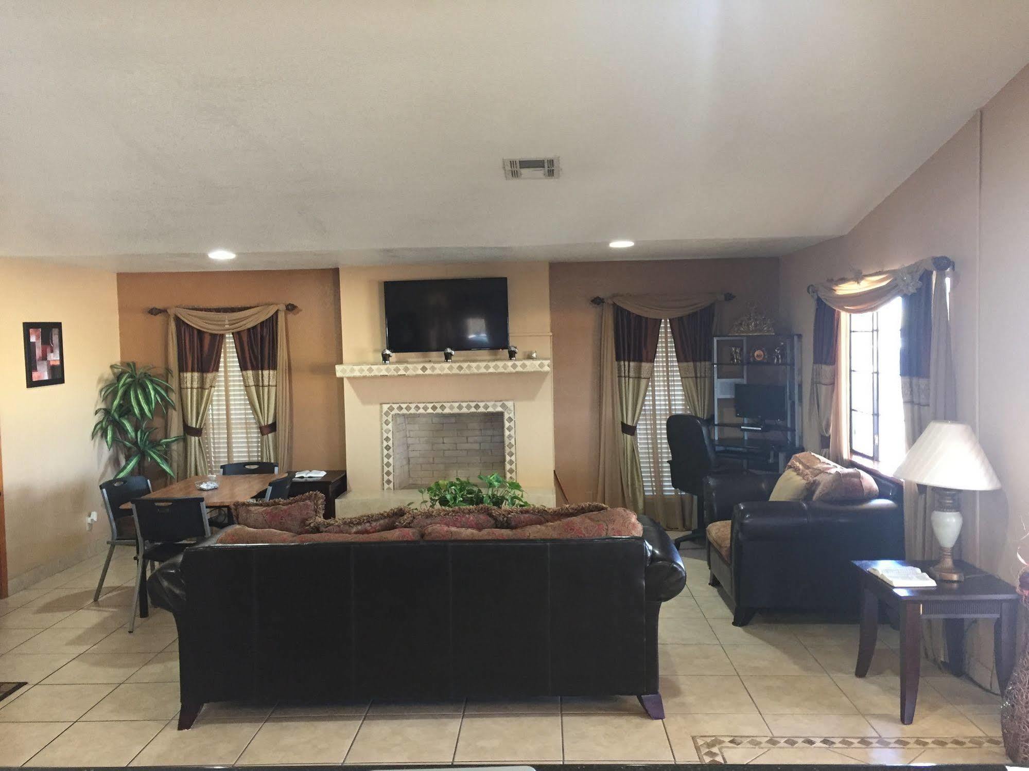 Royal Inn Pearsall 外观 照片