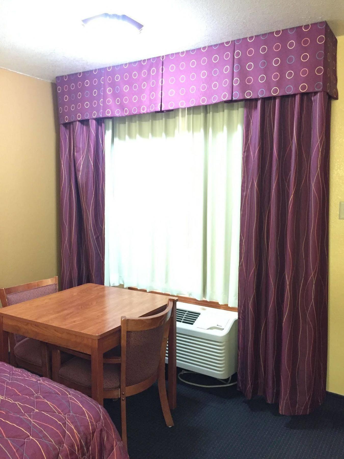 Royal Inn Pearsall 外观 照片