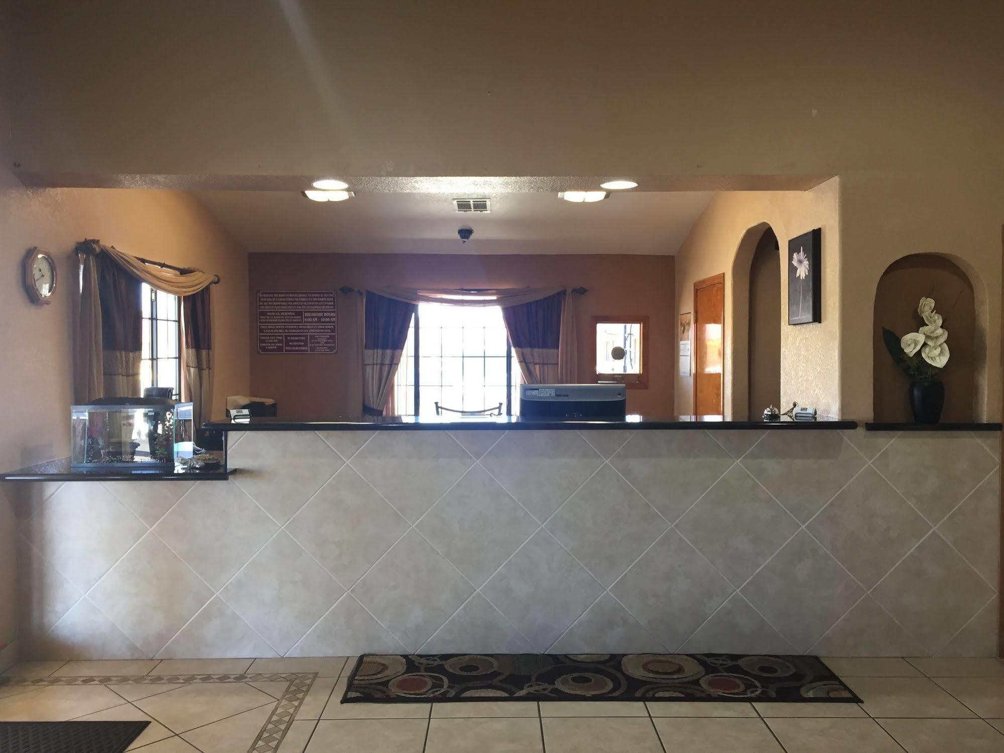 Royal Inn Pearsall 外观 照片