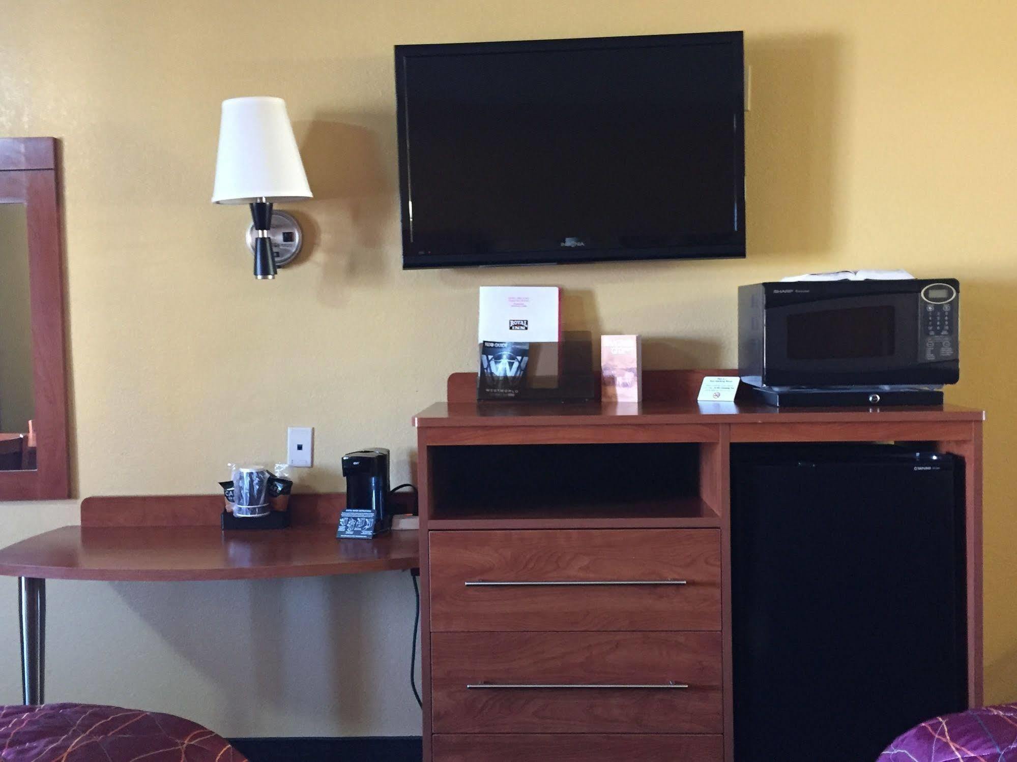 Royal Inn Pearsall 外观 照片