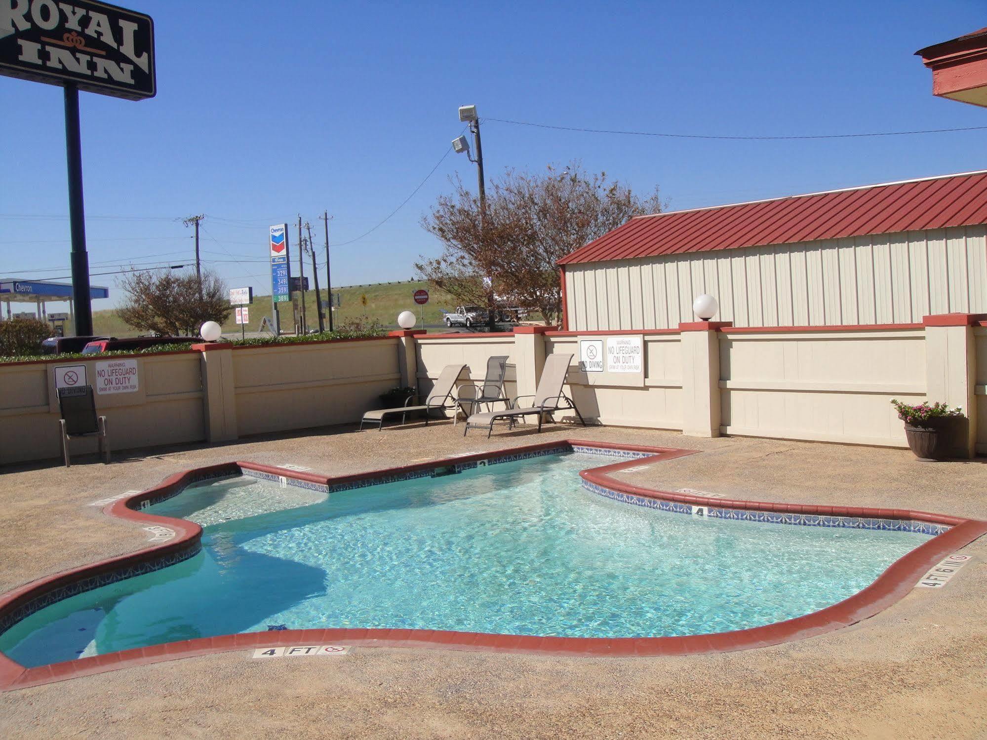 Royal Inn Pearsall 外观 照片